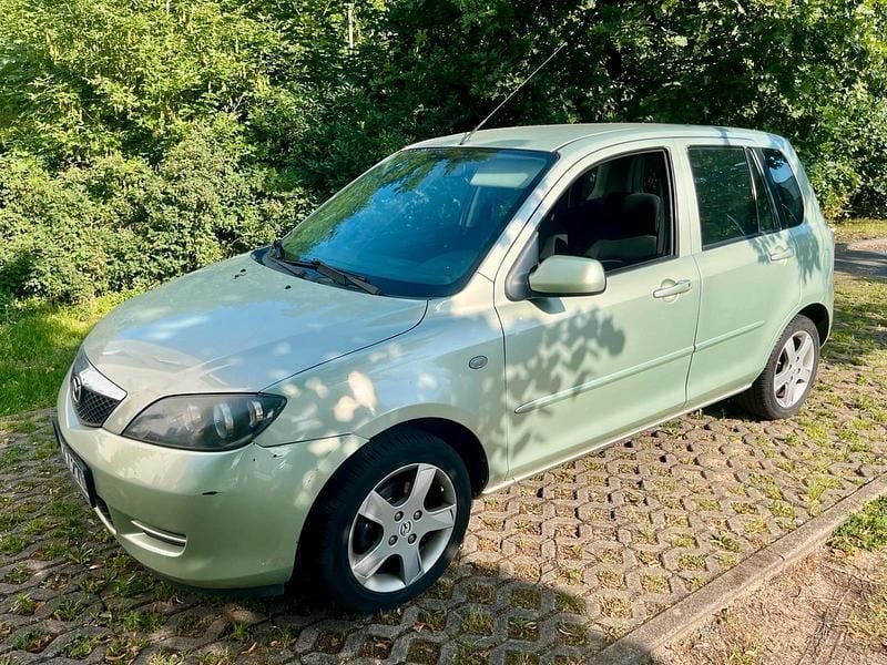 Grün Gebraucht 2006 Mazda 2 Kleinwagen | 1.450 € (Fairer Preis) - Bild 1/4