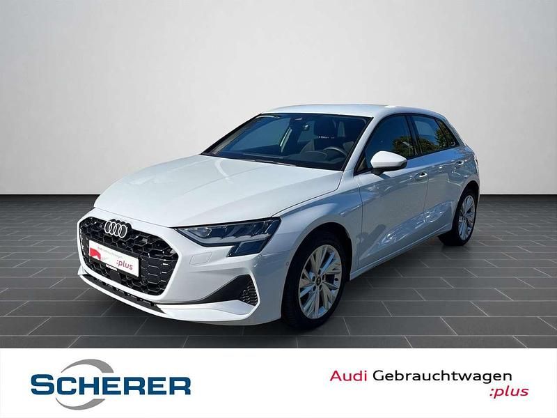 Gletscherweiß metallic (metallic) Gebraucht 2024 Audi A3 Ambiente Limousine | 28.990 € - Bild 1/4