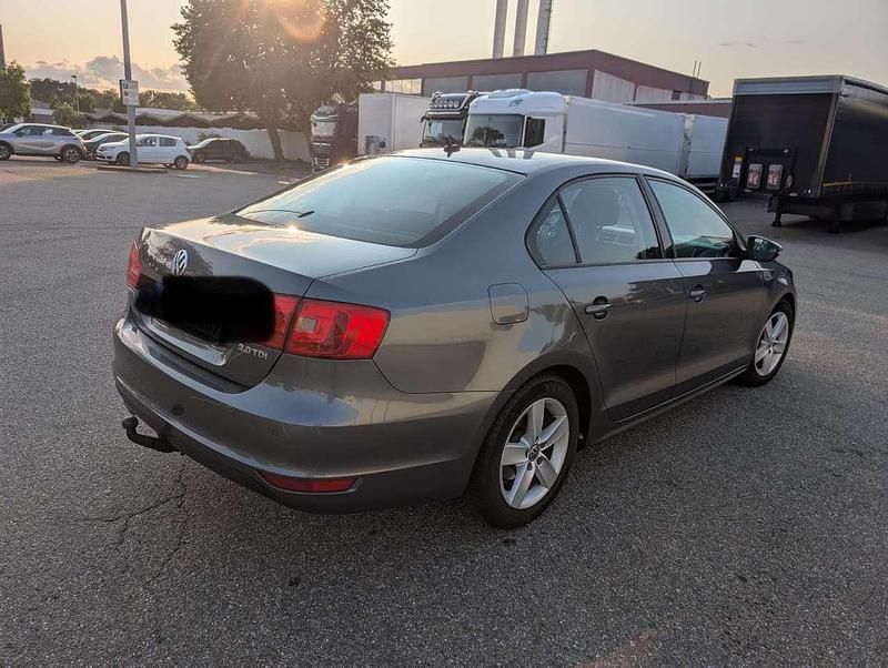 Gebraucht VW Jetta Comfortline 140 PS (102 kW) 2011 Grau Limousine