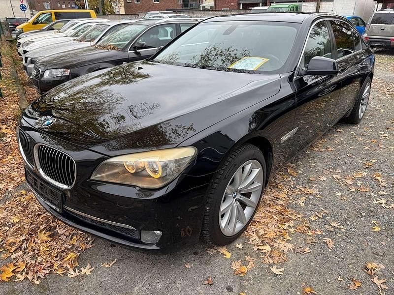 Schwarz (metallic) Gebraucht 2012 BMW 740L Limousine | 14.300 € (Guter Preis) - Bild 1/4