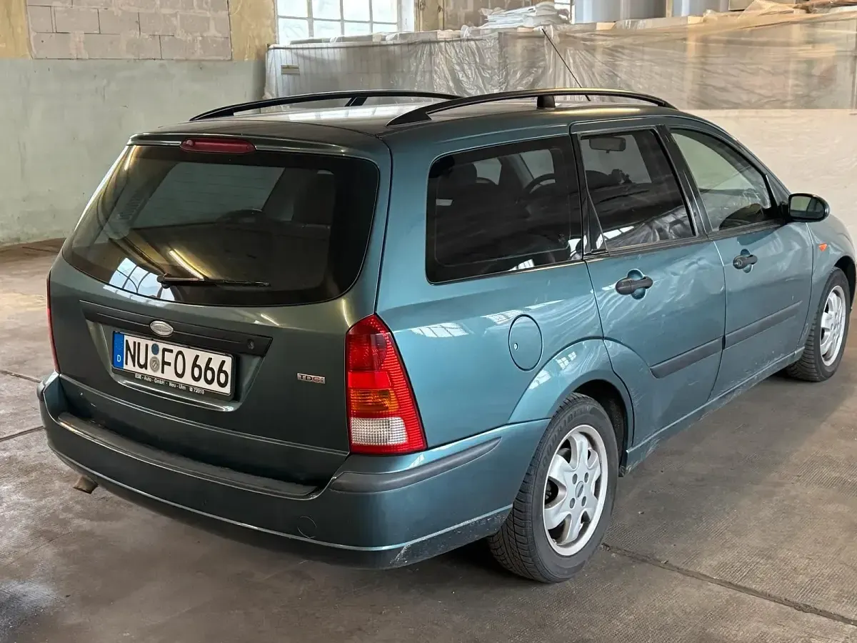 Usata Ford Focus 115 CV (84 kW) 2002 Verde Station wagon