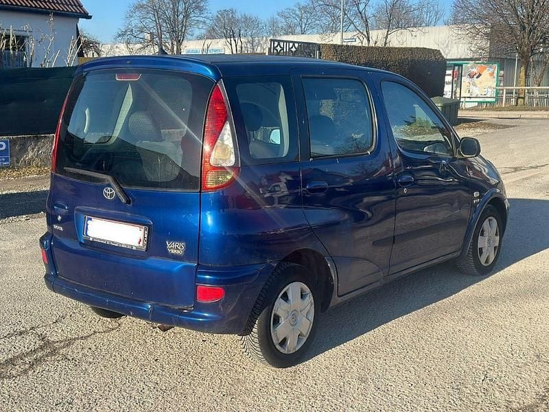 Gebraucht Toyota Yaris Verso 84 PS (61 kW) 2005 Blau Van / Kleinbus