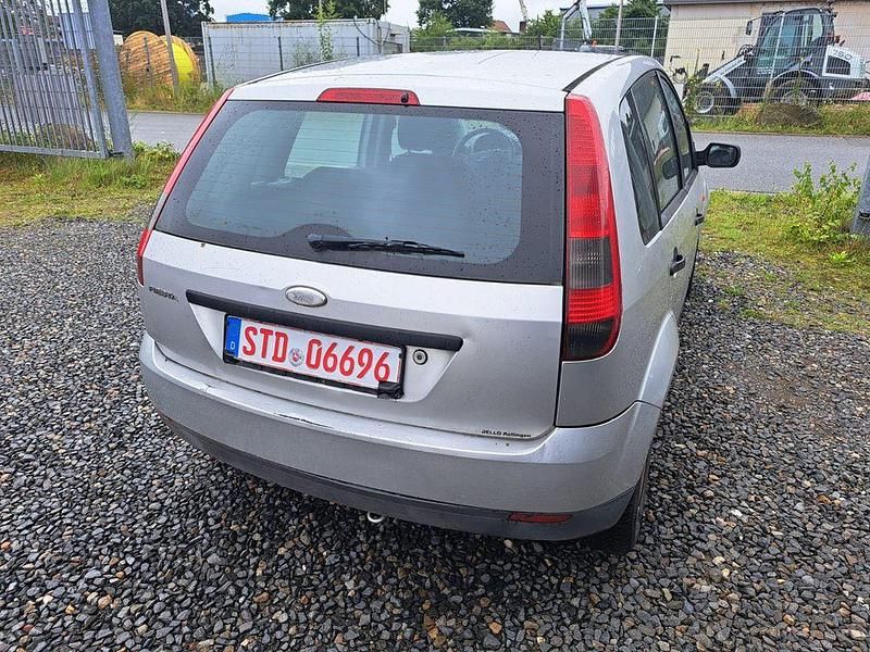 Gebraucht Ford Fiesta 75 PS (55 kW) 2005 Silber Kleinwagen