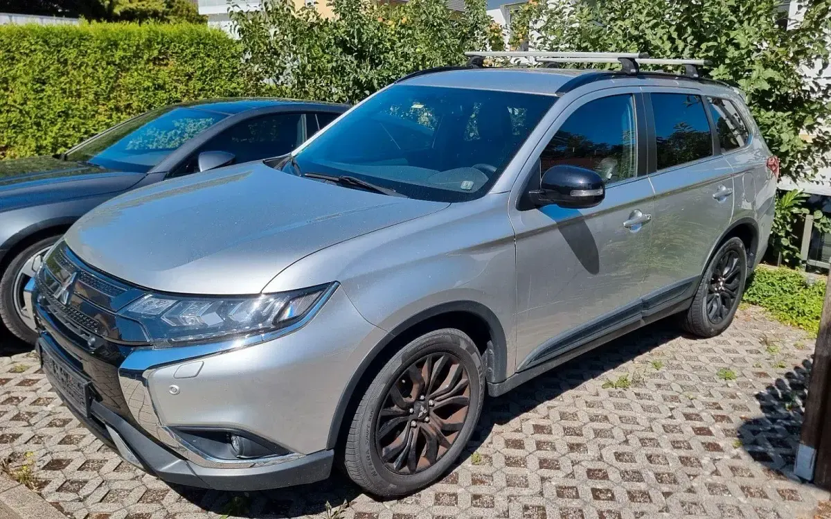 Gebraucht Mitsubishi Outlander Plus 150 PS (110 kW) 2019 Grau SUV
