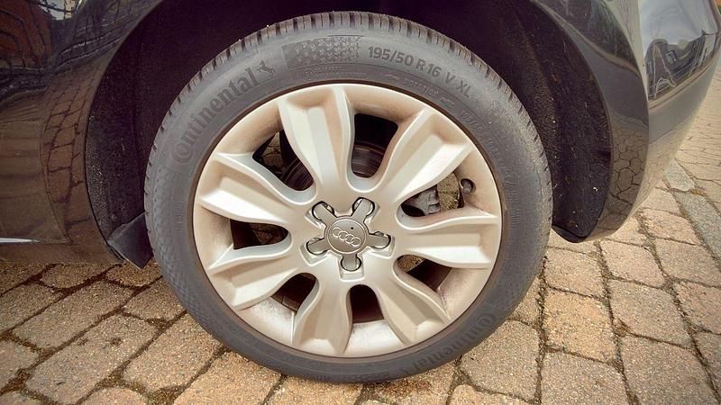 Gebraucht Audi A1 Attraction 90 PS (66 kW) 2012 Schwarz Kleinwagen