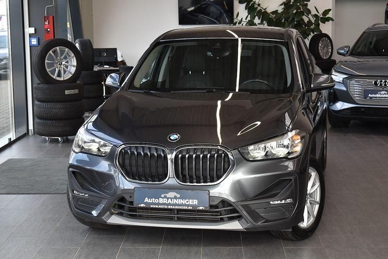 Grau Gebraucht 2022 BMW X1 Advantage SUV | 20.980 € (Guter Preis) - Bild 1/4