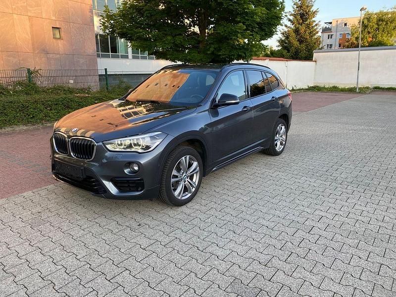 Grau Gebraucht 2017 BMW X1 Performance SUV | 17.500 € (Guter Preis) - Bild 1/4