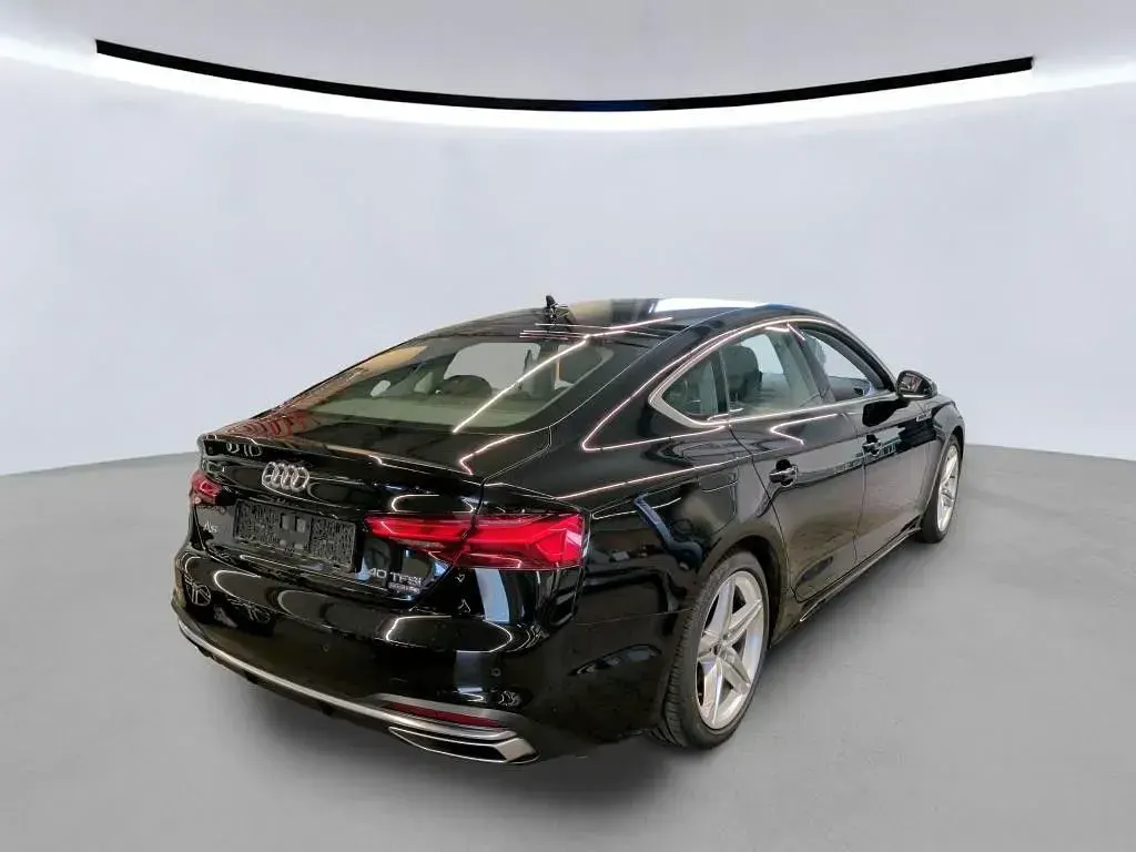Gebraucht Audi A5 Sportback Sport 204 PS (150 kW) 2022 Schwarz Kleinwagen