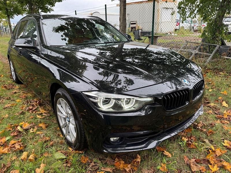 Schwarz Gebraucht 2019 BMW 320 Efficient Dynamics Kombi | 14.500 € (Fairer Preis) - Bild 1/4