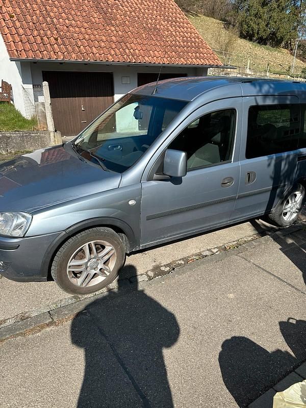 Gebraucht Opel Combo 90 PS (66 kW) 2008 Silber Van / Kleinbus