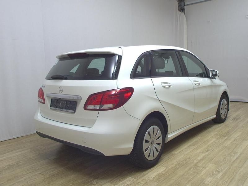 Gebraucht Mercedes B180 109 PS (80 kW) 2017 Weiß Van / Kleinbus
