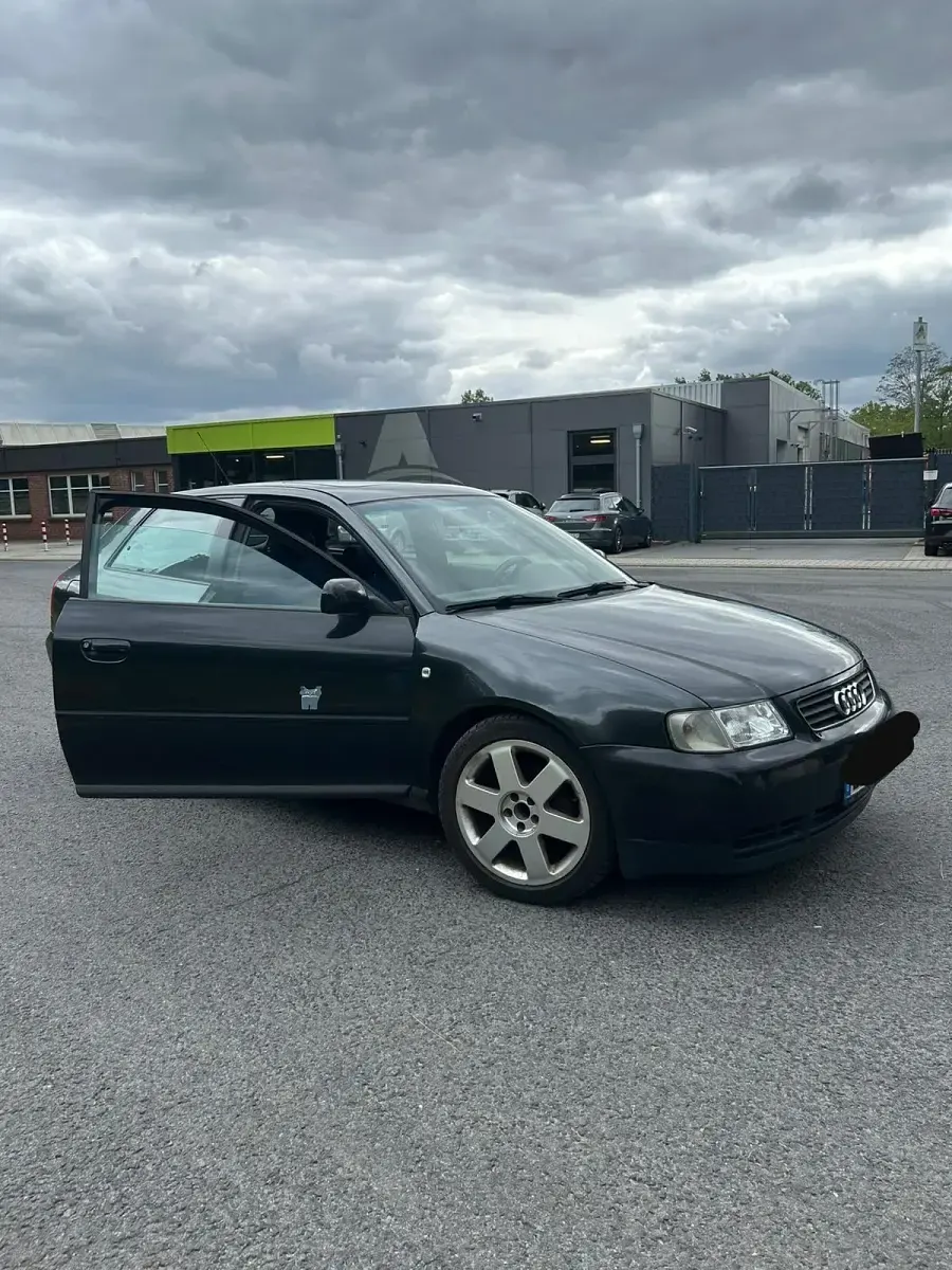 Second-hand Audi A3 125 CP (91 kW) 1996 Negru Hatchback