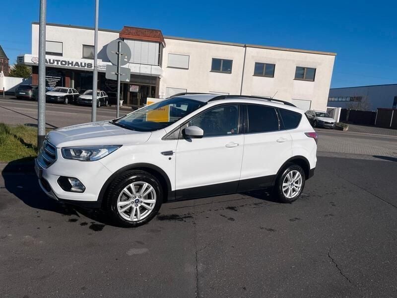 Weiß Gebraucht 2016 Ford Escape SUV | 16.000 € - Bild 1/4