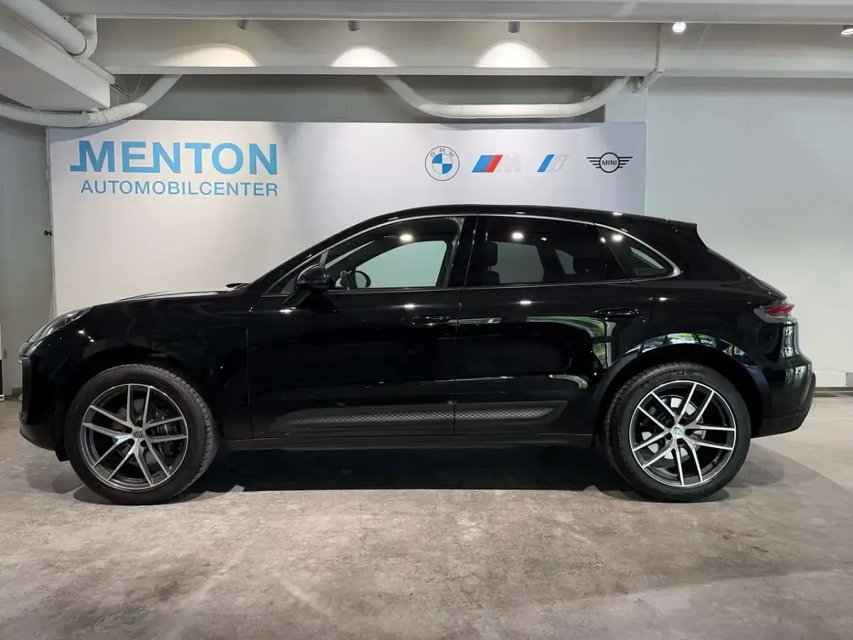 Gebraucht Porsche Macan Basis 265 PS (194 kW) 2022 Schwarz SUV