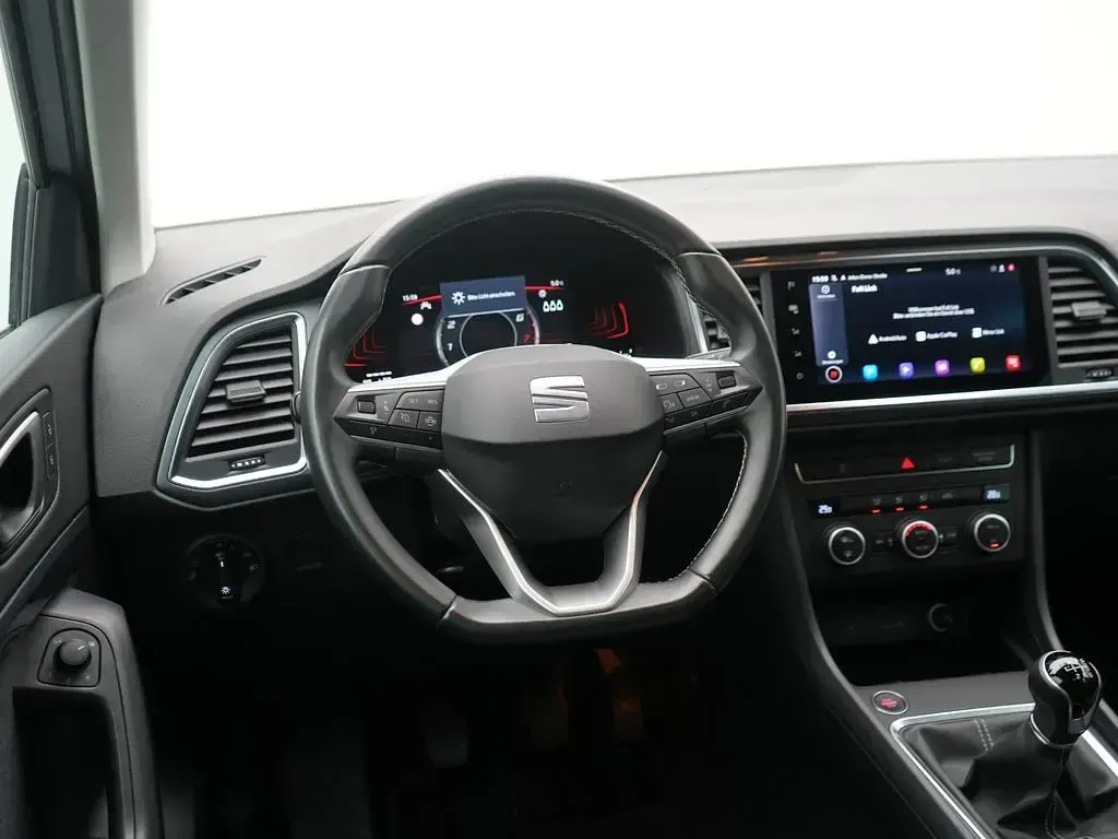 Gebraucht Seat Ateca Style 150 PS (110 kW) 2023 Silber / reflex silber (metallic) SUV