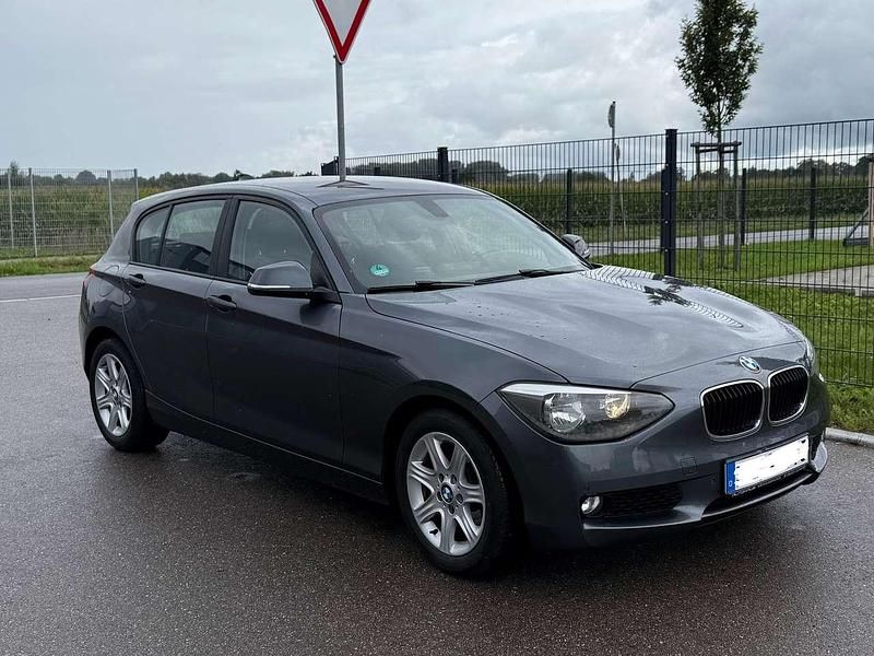 Grau Gebraucht 2012 BMW 116 Kleinwagen | 6.800 € (Fairer Preis) - Bild 1/4
