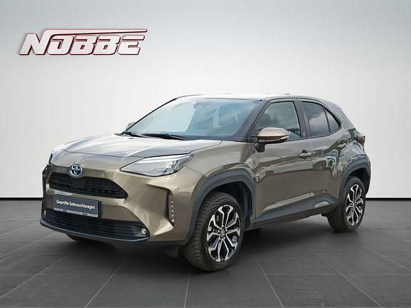 Manganbronze metallic Gebraucht 2023 Toyota Yaris Hybrid Connect Style | 24.750 € (Fairer Preis) - Bild 1/4