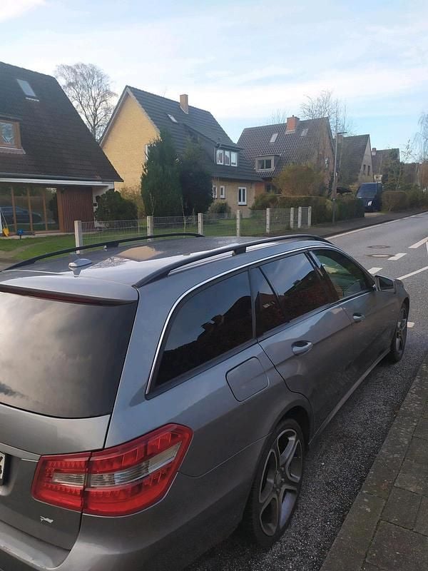 Gebraucht Mercedes E200 136 PS (100 kW) 2011 Grau Kombi