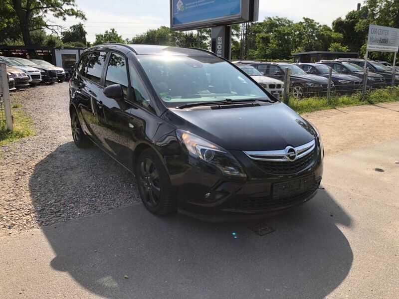 Schwarz Gebraucht 2016 Opel Zafira Tourer Van / Kleinbus | 12.890 € (Teuer) - Bild 1/4