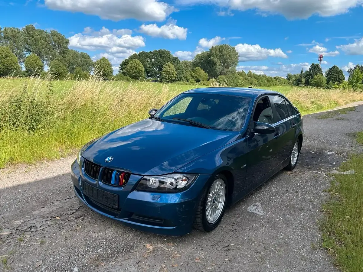Gebraucht BMW 318 130 PS (95 kW) 2006 Blau Limousine