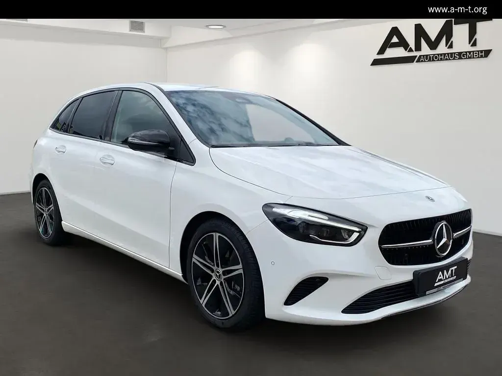 Gebraucht Mercedes B200 Night 163 PS (119 kW) 2025 Weiß Kleinwagen