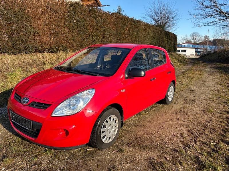 Rot Gebraucht 2011 Hyundai i20 Edition+ Limousine | 3.900 € (Fairer Preis) - Bild 1/4