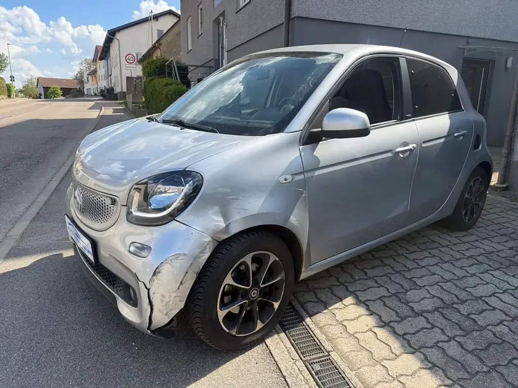 Usata Smart ForFour Basis 90 CV (66 kW) 2015 Argento Utilitaria