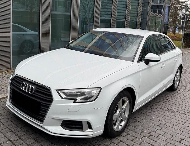 Gebraucht Audi A3 Sport 116 PS (85 kW) 2019 Weiß Limousine