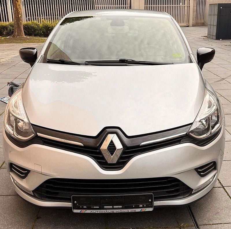 Silber Gebraucht 2017 Renault Clio IV LIMITED Deluxe Kleinwagen | 11.800 € (Fairer Preis) - Bild 1/4