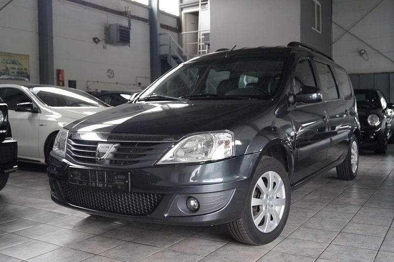 Grau Gebraucht 2009 Dacia Logan Lauréate Limousine | 2.390 € (Fairer Preis) - Bild 1/4