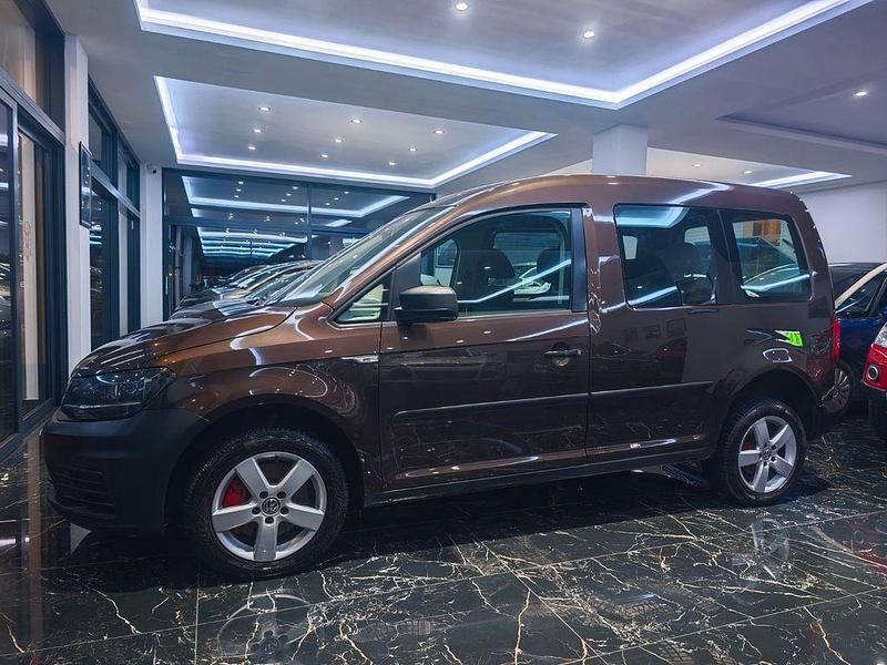 Gebraucht VW Caddy Conceptline 122 PS (89 kW) 2015 Chestnut brown metallic Van / Kleinbus