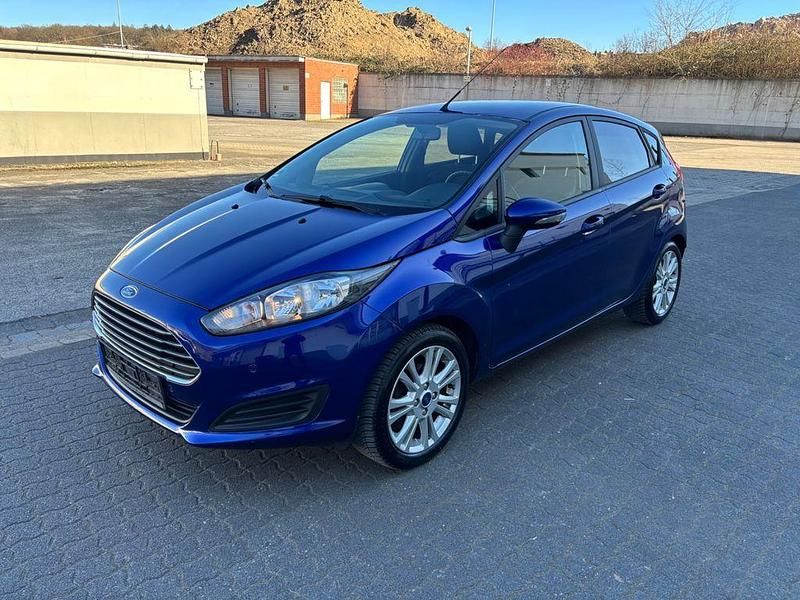 Gebraucht Ford Fiesta Titanium 101 PS (74 kW) 2014 Blau Kleinwagen