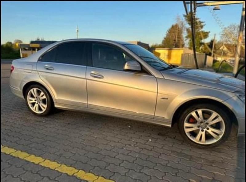 Silber Gebraucht 2007 Mercedes C200 Avantgarde Limousine | 4.000 € (Guter Preis) - Bild 1/4