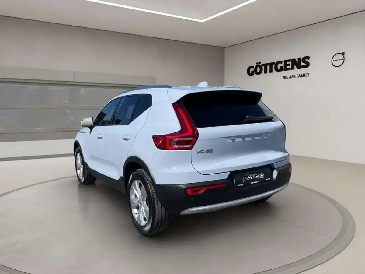 Gebraucht Volvo XC40 Core 163 PS (119 kW) 2025 Blau SUV
