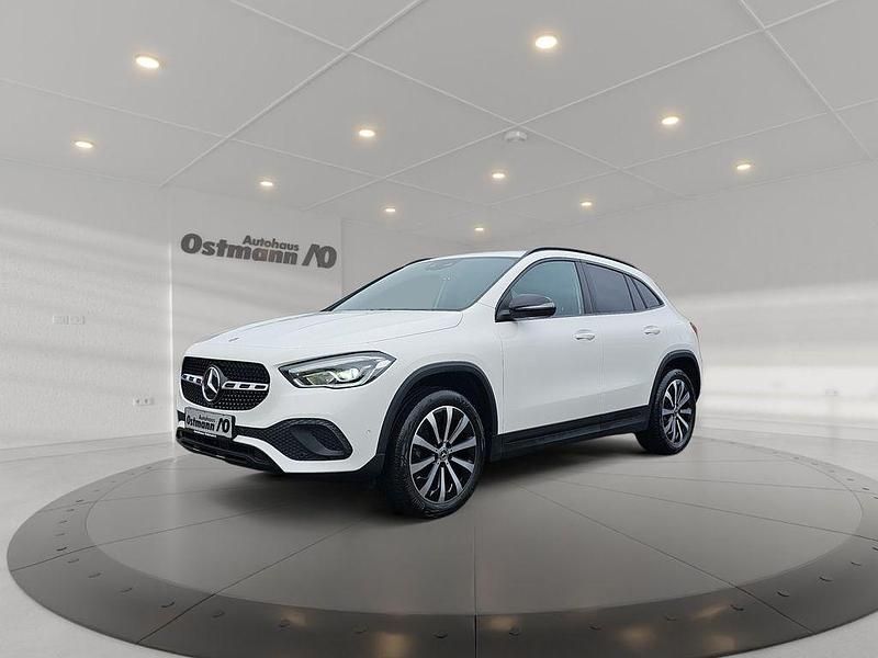 Polarweiss unilack Gebraucht 2022 Mercedes GLA180 Progressive SUV | 28.990 € (Fairer Preis) - Bild 1/4