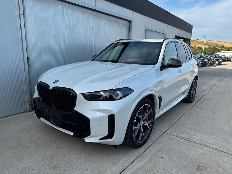 Mineralweiss Gebraucht 2024 BMW X5 M Sport SUV | 93.690 € (Superpreis) - Bild 1/4