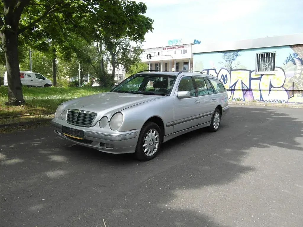 Gebraucht Mercedes E280 Elegance 204 PS (150 kW) 2000 Silber Limousine