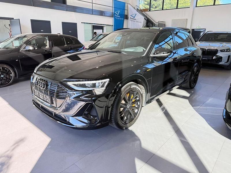 Schwarz Gebraucht 2022 Audi e-tron Black Edition SUV | 42.999 € (Fairer Preis) - Bild 1/4