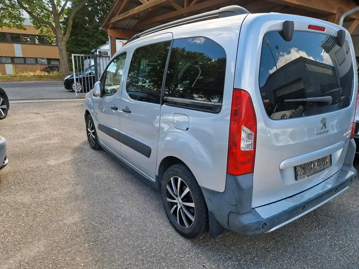 Gebraucht Peugeot Partner 120 PS (88 kW) 2014 Silber Van / Kleinbus