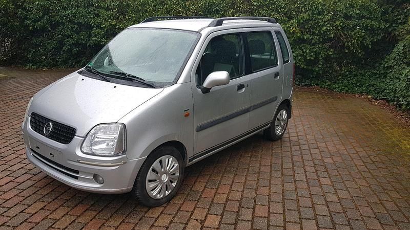 Gebraucht Opel Agila 58 PS (42 kW) 2000 Silber Van / Kleinbus