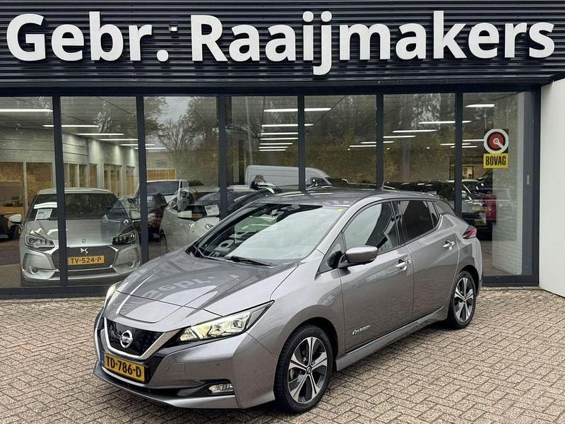 Grau Gebraucht 2018 Nissan Leaf Tekna Kleinwagen | 10.400 € (Fairer Preis) - Bild 1/4