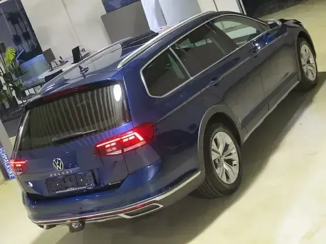 Gebraucht VW Passat Alltrack 200 PS (147 kW) 2023 Aquamarinblau metallic Kombi