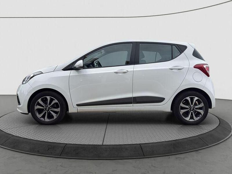 Gebraucht Hyundai i10 87 PS (63 kW) 2016 Weiß Kleinwagen