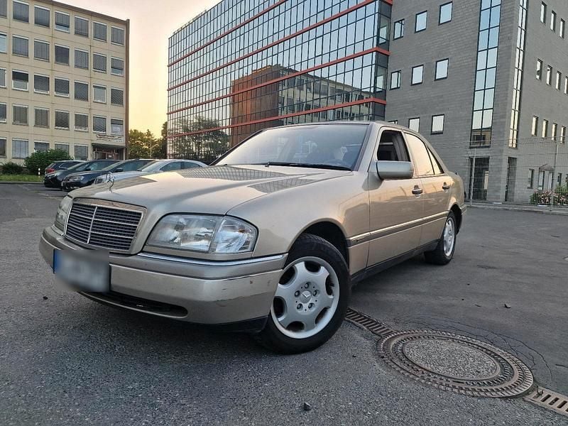 Beige Gebraucht 1995 Mercedes C180 Limousine | 3.500 € - Bild 1/4