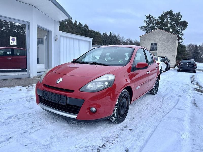 Rot Gebraucht 2011 Renault Clio II Dynamique Limousine | 2.990 € (Fairer Preis) - Bild 1/4