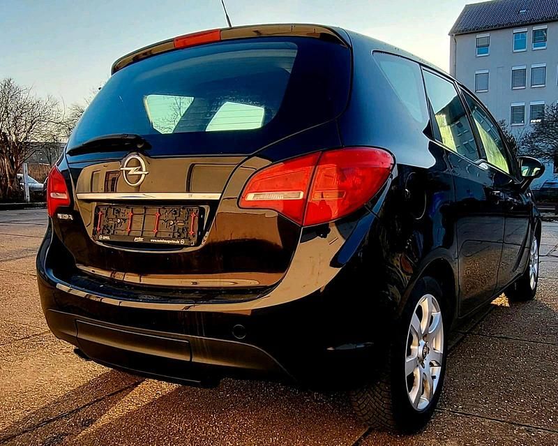Gebraucht Opel Meriva 140 PS (102 kW) 2011 Schwarz Van / Kleinbus