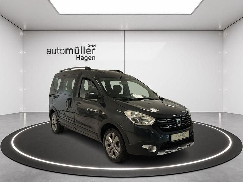 Grau comete Gebraucht 2017 Dacia Dokker Stepway Van / Kleinbus | 10.290 € (Guter Preis) - Bild 1/4