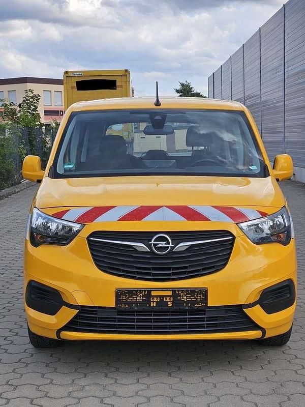 Gebraucht Opel Combo Life Edition 102 PS (75 kW) 2021 Gelb Kombi