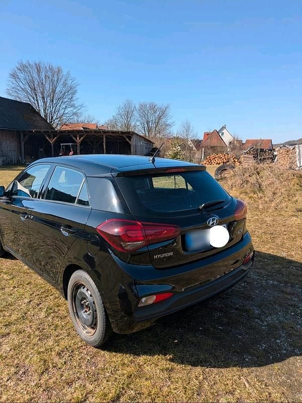 Gebraucht Hyundai i20 Active 100 PS (73 kW) 2019 Schwarz Kleinwagen