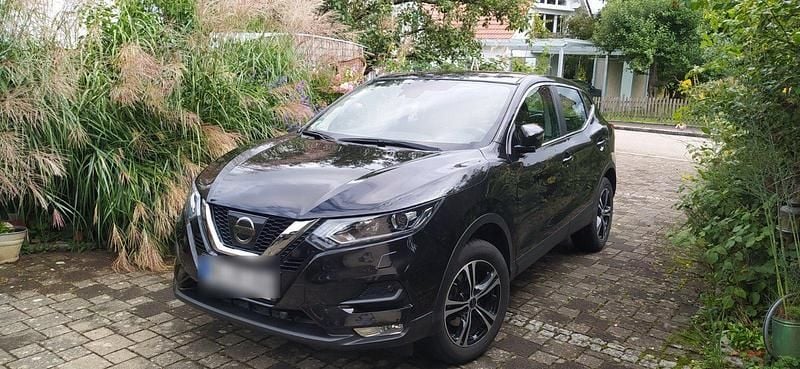 Schwarz Gebraucht 2017 Nissan Qashqai SUV | 13.300 € (Superpreis) - Bild 1/4